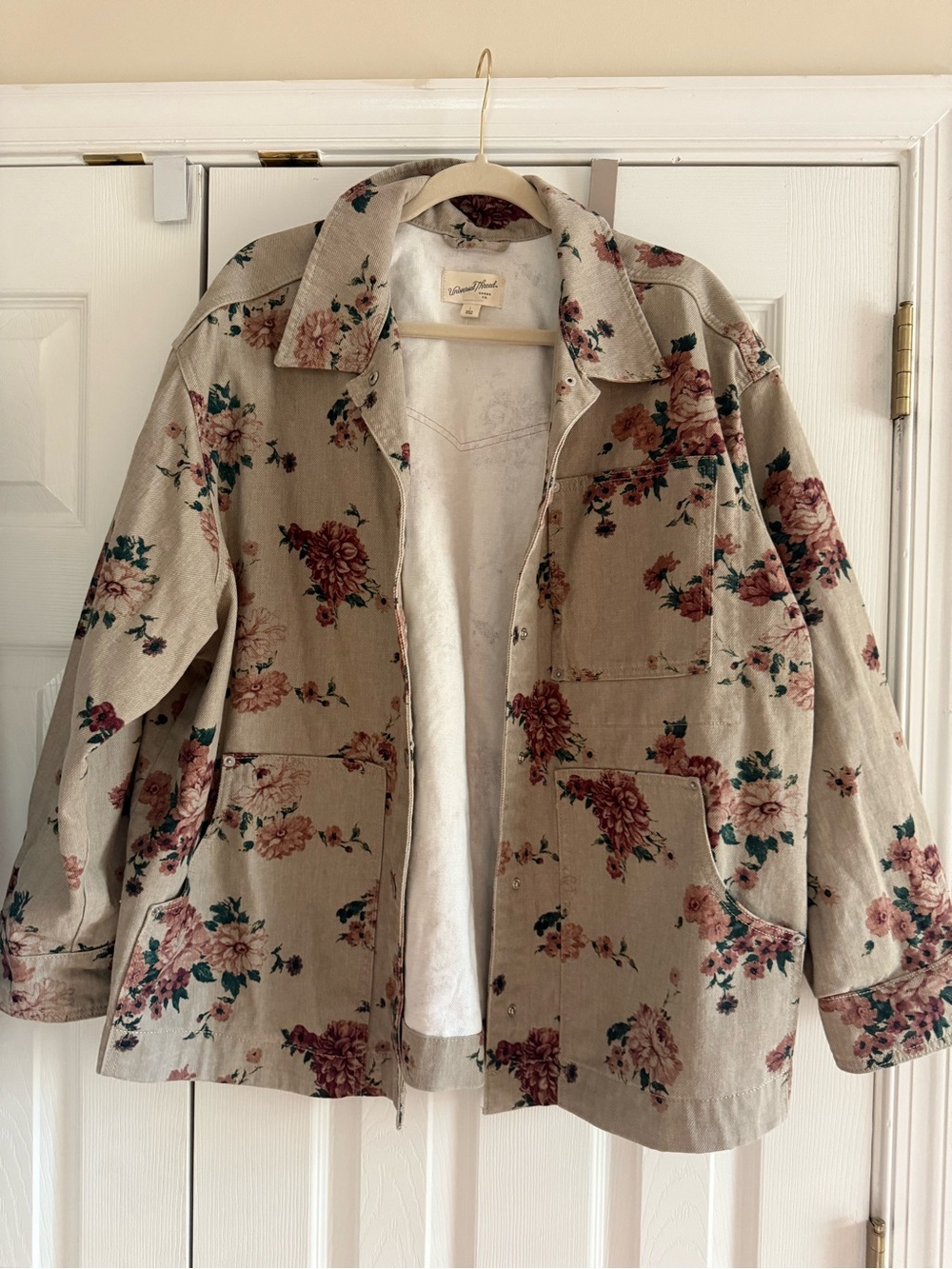 Universal Thread Beige Floral Utility Jacket